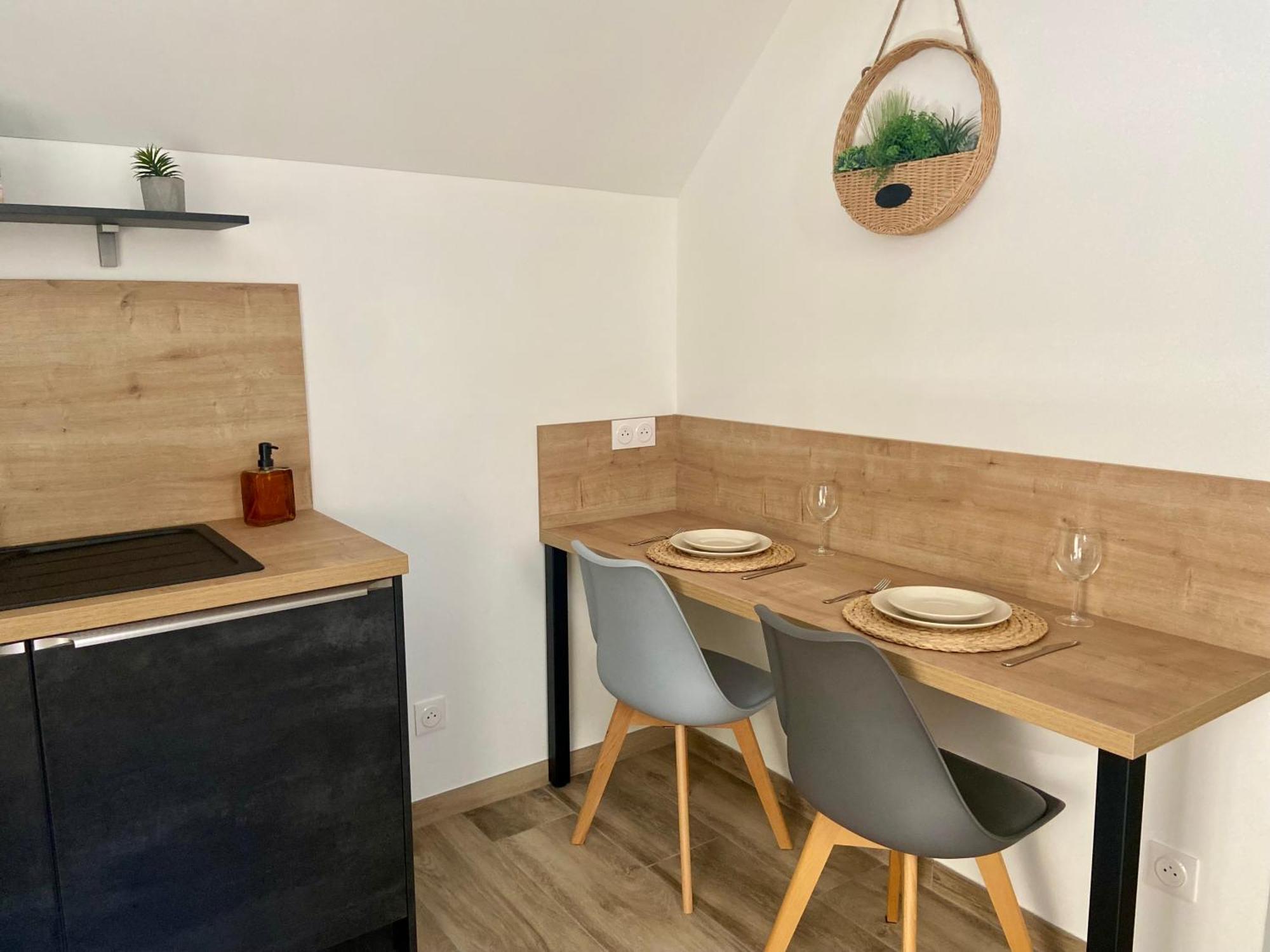 Les Appartements Du Vieux Poussan Exterior foto