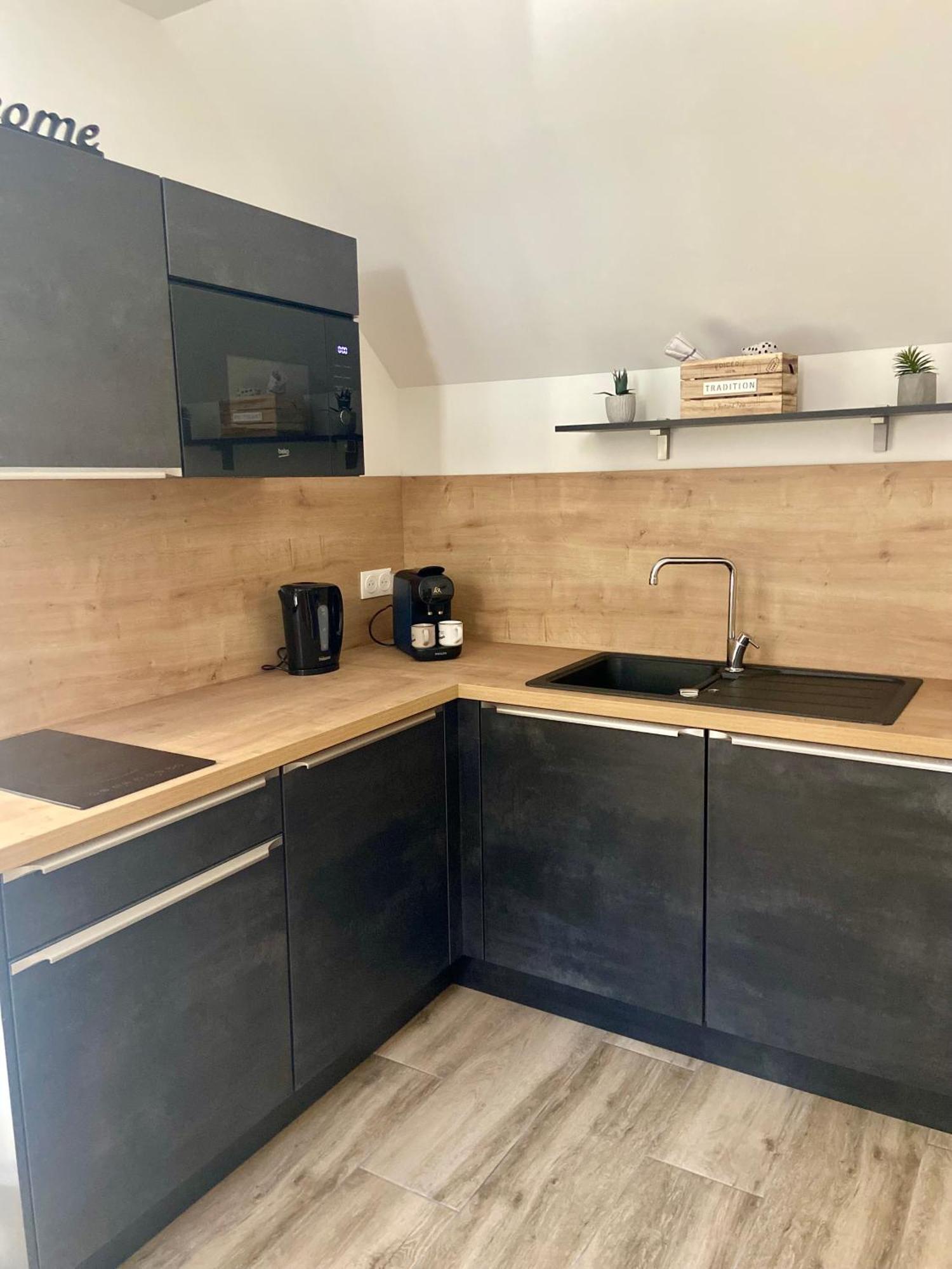 Les Appartements Du Vieux Poussan Exterior foto